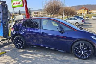 Elektromobily mají nižší emise než spalovací auta. Rozdíl může být až 82 procent